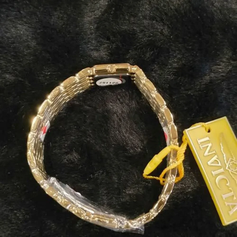 N/A elegant gold